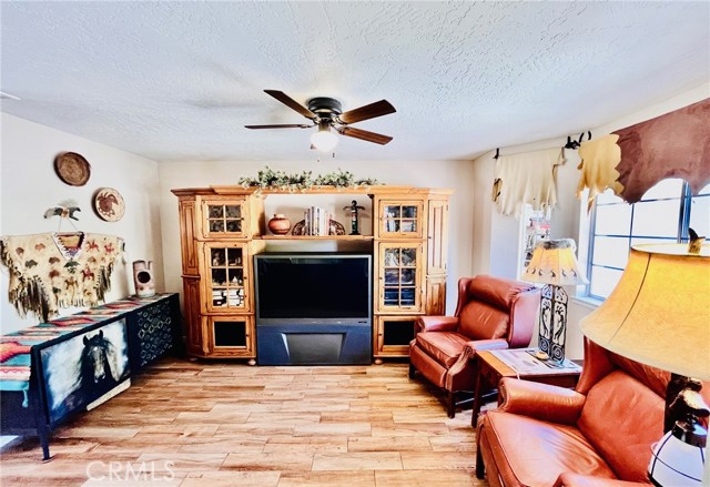 24212 Kansa Road, Apple Valley CA: https://media.crmls.org/medias/822f9446-fe52-4ba7-b766-ecb772fba1fe.jpg
