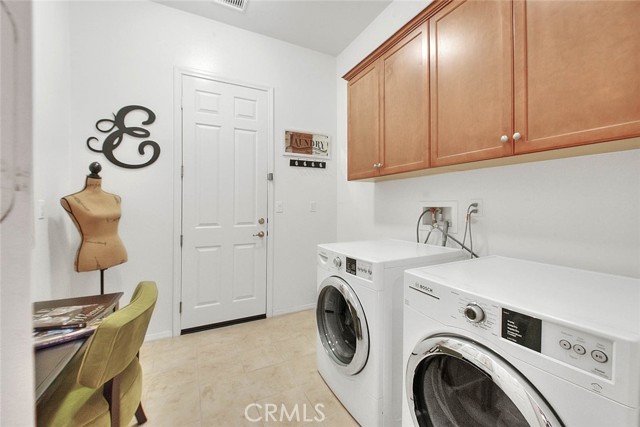 322 Forked Run, Beaumont CA: https://media.crmls.org/medias/822fcd3f-449d-4e9d-87ff-1caed6c82680.jpg