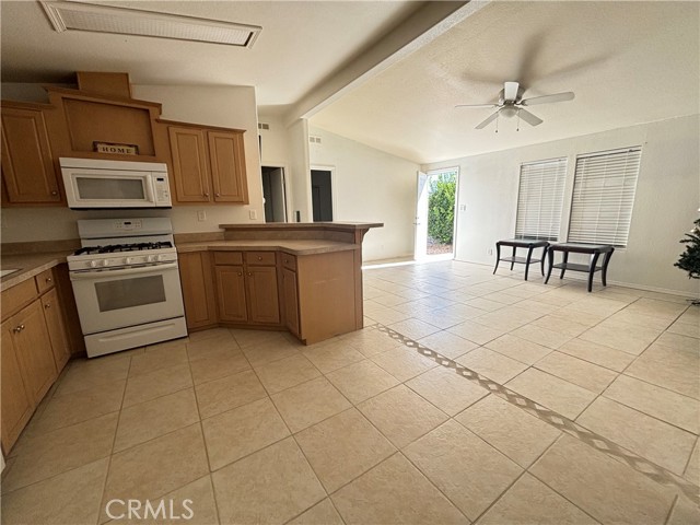 Detail Gallery Image 8 of 10 For 995 Santa Teresa Way, Hemet,  CA 92545 - 3 Beds | 2 Baths