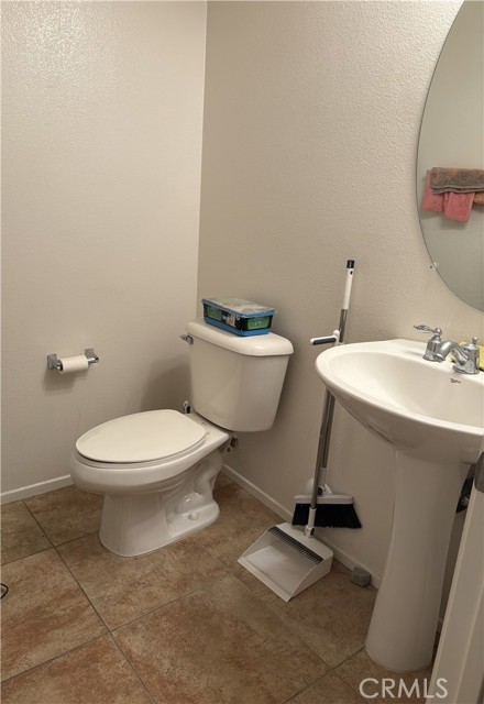 Detail Gallery Image 14 of 17 For 15903 Fountain Ln, Chino,  CA 91708 - 2 Beds | 2/1 Baths