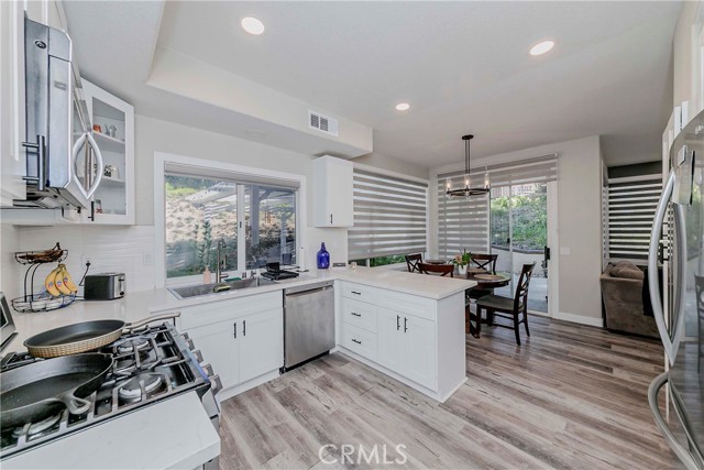 Detail Gallery Image 22 of 67 For 16396 High Bluff Ct, Riverside,  CA 92503 - 4 Beds | 3 Baths