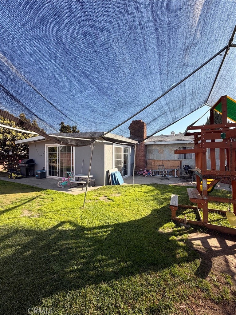 https://media.crmls.org/medias/823112fa-3f55-4bde-bfb0-bccf580c5775.jpg?preset=X-Large