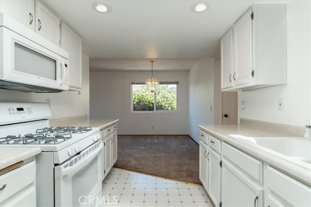 Detail Gallery Image 8 of 25 For 1742 Marigold Ln, Paso Robles,  CA 93446 - 2 Beds | 2 Baths