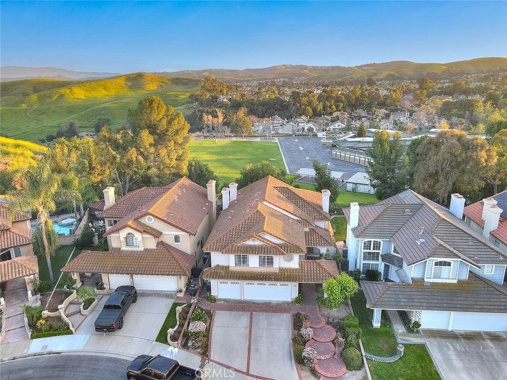 https://media.crmls.org/medias/82321a83-c5fe-42ea-bf86-96924462f142.jpg?preset=X-Large