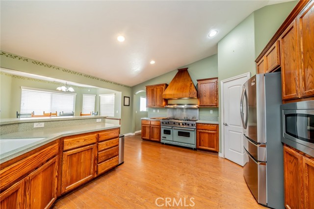 Detail Gallery Image 15 of 50 For 10636 Larch, Oak Hills,  CA 92344 - 5 Beds | 3 Baths