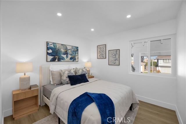 Detail Gallery Image 17 of 25 For 5852 Bellfield Ln, Huntington Beach,  CA 92648 - 4 Beds | 2/1 Baths