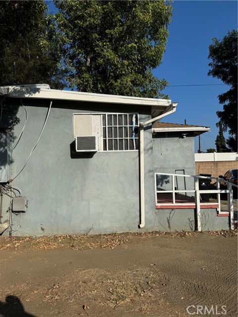 Detail Gallery Image 5 of 8 For 13916 Valerio St, Van Nuys,  CA 91405 - 3 Beds | 2 Baths