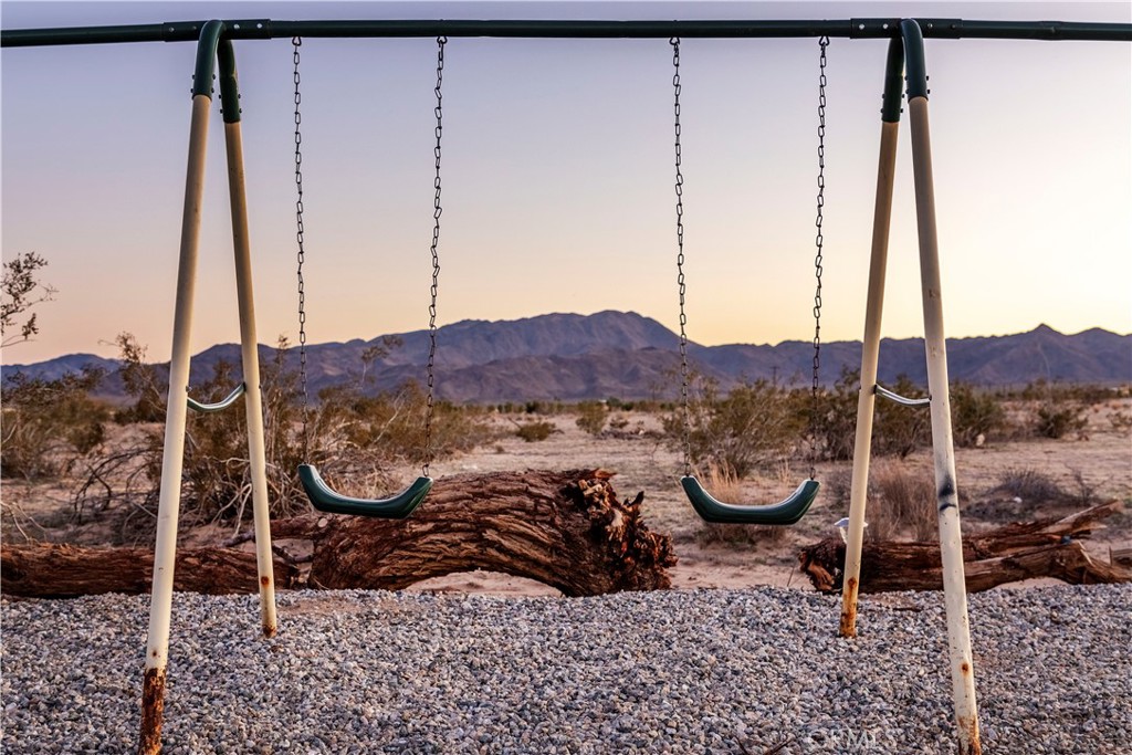 https://media.crmls.org/medias/8234b0c2-ad16-482f-9394-7ff9067e057f.jpg?preset=X-Large