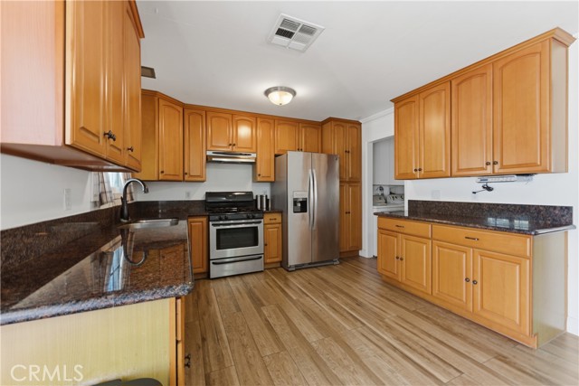 Image 3 of 14 For 1425 Seagrove