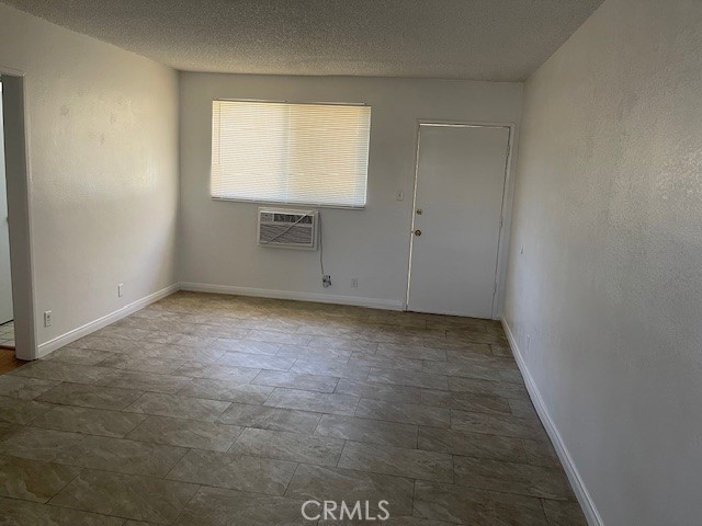 Detail Gallery Image 14 of 15 For 5105 Woodman Ave #3,  Sherman Oaks,  CA 91423 - 3 Beds | 2 Baths