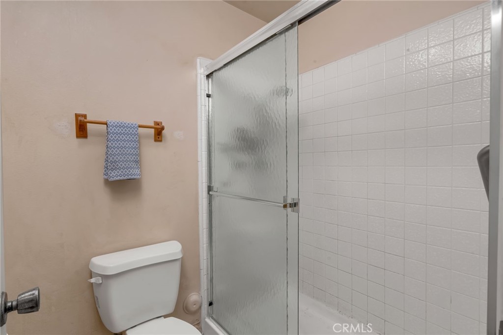 https://media.crmls.org/medias/823699c5-ebe3-4b90-ad87-b93f0d49fcd2.jpg?preset=X-Large
