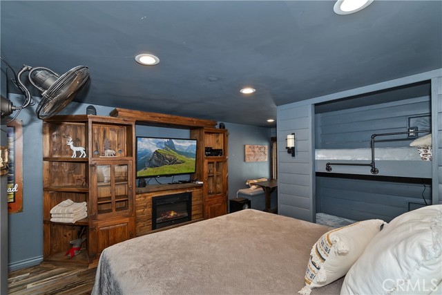 Image 22 of 38 For 533 Sunderland Court