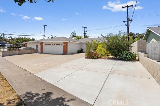 1838 S Artesia Street, Santa Ana CA: https://media.crmls.org/medias/82395dd5-5bed-4fd5-adff-6f7d47ae72dd.jpg