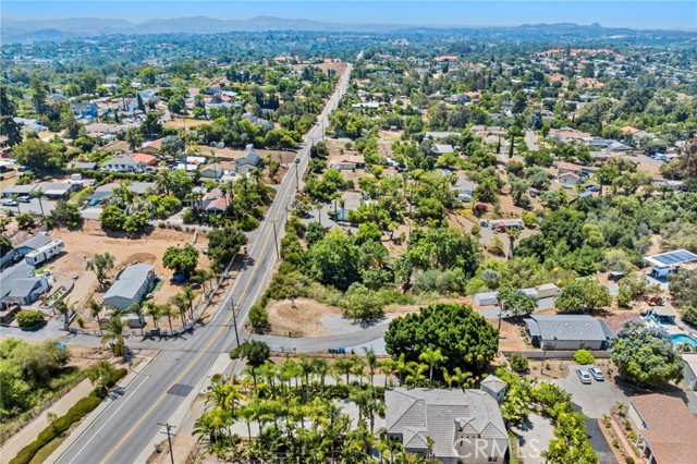 210 N Stage Coach Lane, Fallbrook CA: https://media.crmls.org/medias/8239e556-b749-488a-89d5-dd15b13de77f.jpg