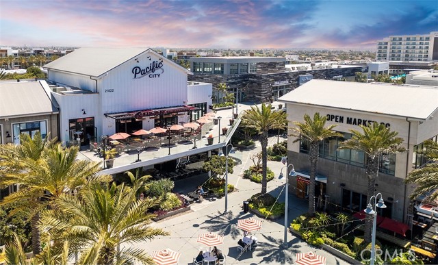 6615 Feather Drive, Huntington Beach CA: https://media.crmls.org/medias/823a4f6c-1c11-4872-bffe-ef8396fa63ed.jpg