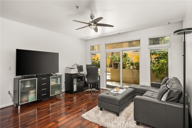 Detail Gallery Image 4 of 32 For 250 N First St #322,  Burbank,  CA 91502 - 2 Beds | 2 Baths