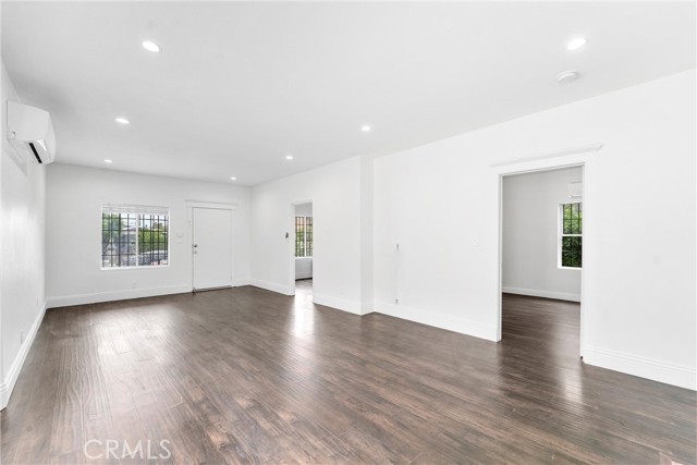 2040 Hancock Street, Los Angeles CA: https://media.crmls.org/medias/823b965a-4263-450a-bcba-e85f739370f9.jpg