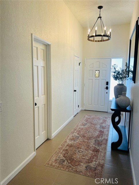 Detail Gallery Image 6 of 19 For 13330 Tamarisk Rd, Victorville,  CA 92395 - 3 Beds | 2/1 Baths