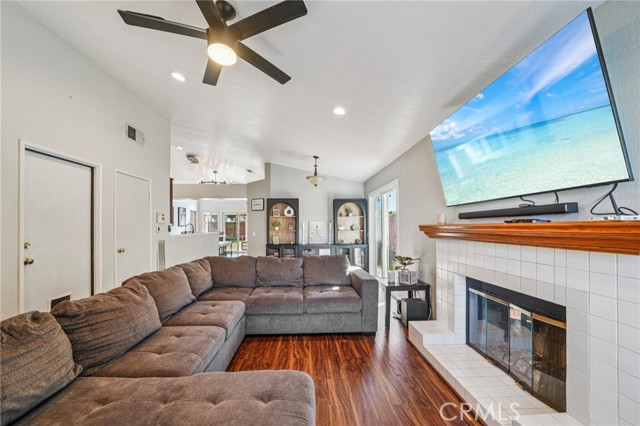 Detail Gallery Image 5 of 57 For 10374 Crossing Green, Moreno Valley,  CA 92557 - 3 Beds | 2 Baths