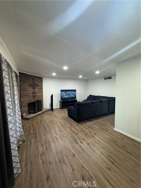 1004 Paloma Street, Bakersfield CA: https://media.crmls.org/medias/823c6fda-cae1-46a8-948d-5f201f6bc2d9.jpg