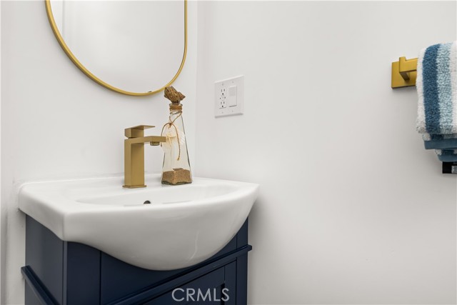 6005 S La Brea Avenue, Los Angeles CA: https://media.crmls.org/medias/823d4f9a-f848-496e-aeba-ae63207aa4ed.jpg