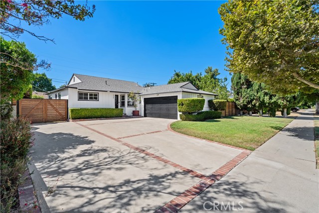 7947 Amestoy Avenue, Lake Balboa, CA 91406