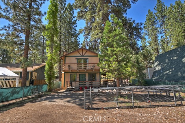 320 W Aeroplane Boulevard, Big Bear City CA: https://media.crmls.org/medias/823da684-83e7-4aae-aeb9-8844fb798035.jpg