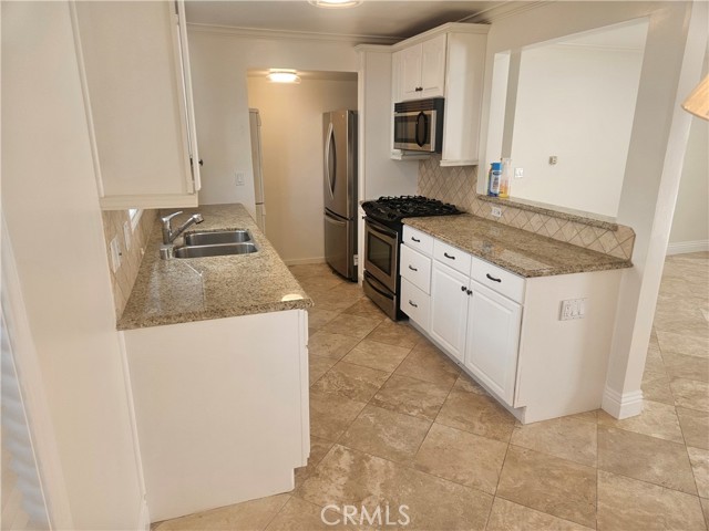 2426 Silverstrand Avenue, Hermosa Beach CA: https://media.crmls.org/medias/823e5016-1725-4ef1-a11e-fe8f95fe1d90.jpg