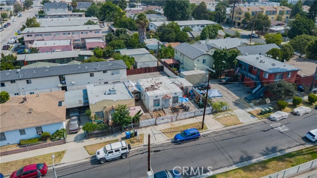 500 N Madison Avenue, Los Angeles CA: https://media.crmls.org/medias/823f0685-4a85-47f4-9e86-9b5e09b14f79.jpg