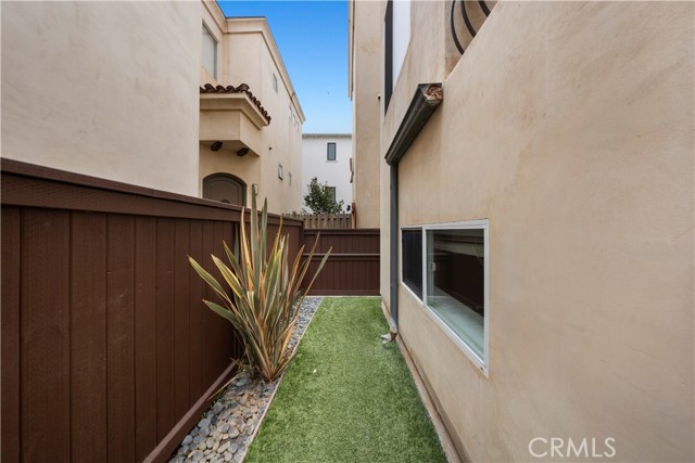 807 Crest Drive, Manhattan Beach CA: https://media.crmls.org/medias/823fb632-e15e-4320-ac5c-8d74f0007e41.jpg