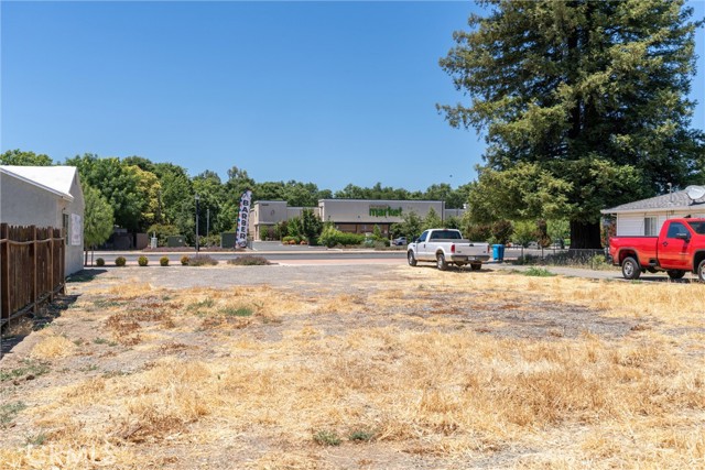 Image 14 of 15 For 10237 Live Oak Boulevard