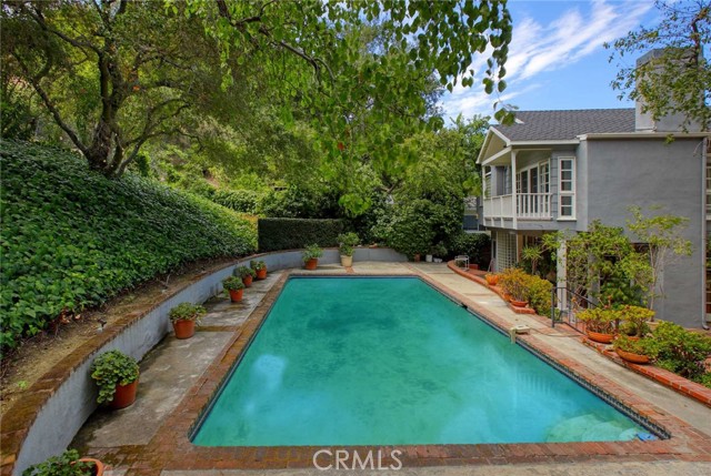 3847 Royal Woods Drive, Sherman Oaks CA: https://media.crmls.org/medias/8240396b-d24e-4fa7-972a-9b917de35bc9.jpg