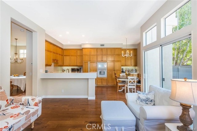 10775 Mueller Ct, Tustin CA: https://media.crmls.org/medias/8242ffdc-eec5-43cc-94f9-d6f1fbbc2ba4.jpg