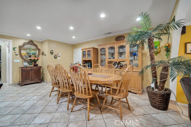 Detail Gallery Image 11 of 49 For 16646 Tribune St, Granada Hills,  CA 91344 - 4 Beds | 3 Baths