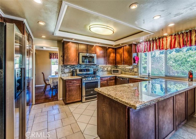 Detail Gallery Image 11 of 42 For 128 S Plantation Pl, Anaheim,  CA 92806 - 4 Beds | 2/1 Baths