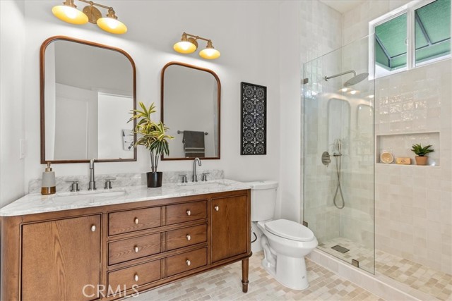 Detail Gallery Image 15 of 26 For 13360 Burbank Bld #8,  Sherman Oaks,  CA 91401 - 2 Beds | 2/1 Baths