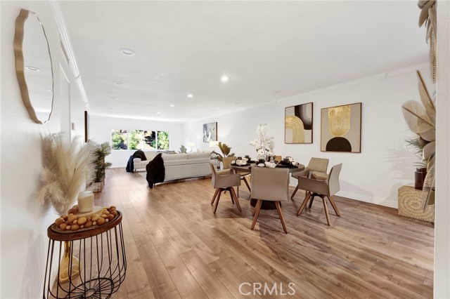 Detail Gallery Image 2 of 31 For 1935 Alpha Rd #112,  Glendale,  CA 91208 - 3 Beds | 2 Baths