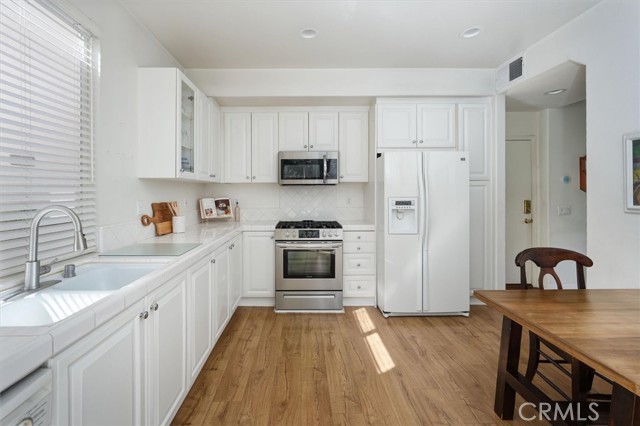 Detail Gallery Image 9 of 28 For 27162 Westview, Valencia,  CA 91354 - 3 Beds | 3 Baths