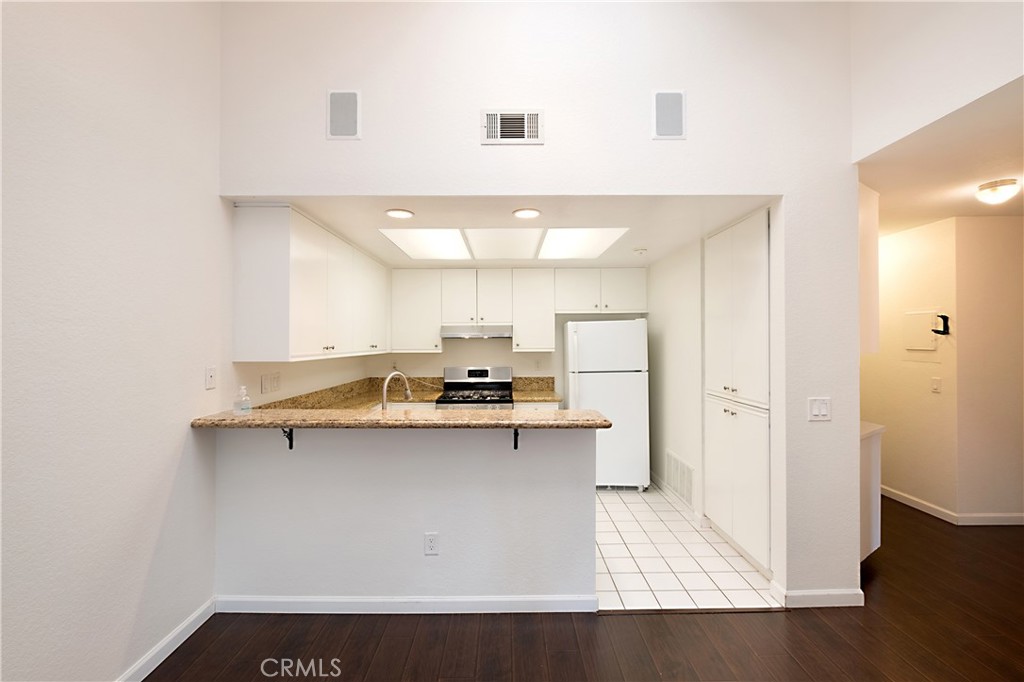 https://media.crmls.org/medias/824551b0-af40-4edc-816e-dea460c768da.jpg?preset=X-Large
