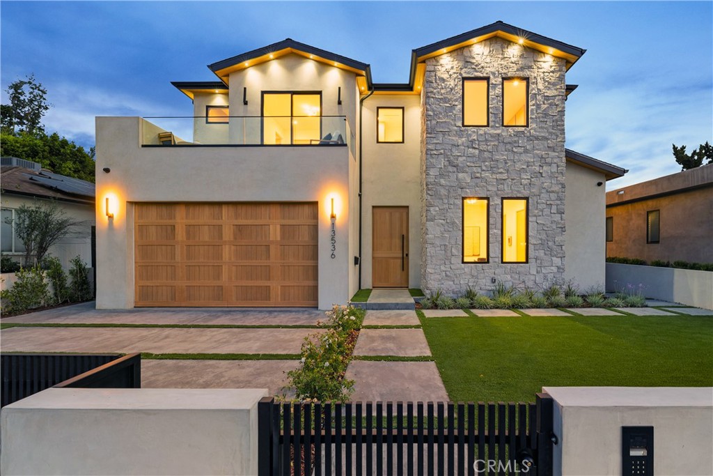 13536 Morrison Street