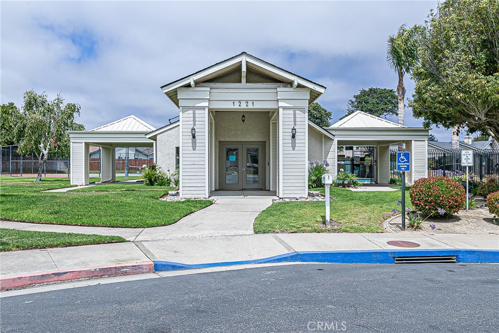 https://media.crmls.org/medias/82457835-2976-4623-a261-4771bc170ca1.jpg?preset=X-Large