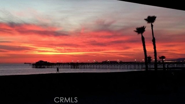 1207 Seal Way, Seal Beach CA: https://media.crmls.org/medias/824597e8-d659-4c59-9930-d456afc37bbf.jpg