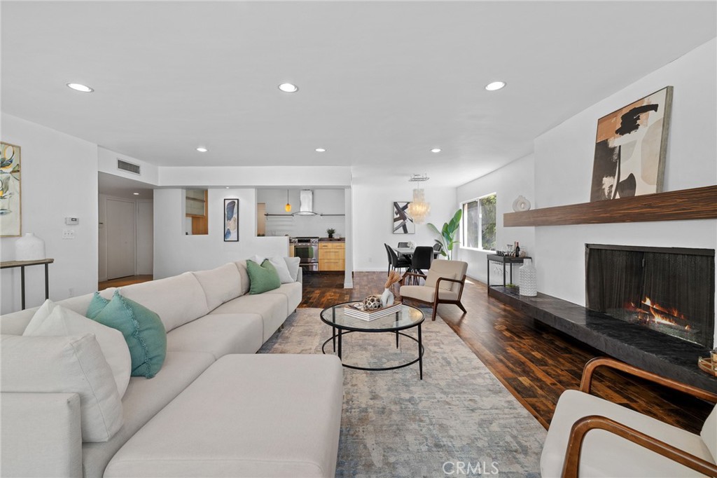 5339 Newcastle Avenue #112