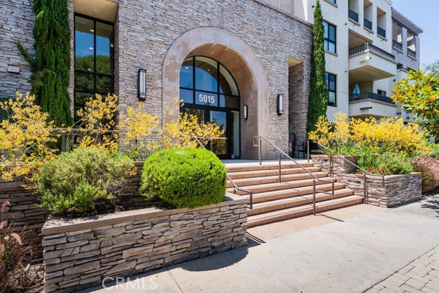 Detail Gallery Image 1 of 1 For 5015 Balboa Bld #307,  Encino,  CA 91316 - 3 Beds | 2 Baths