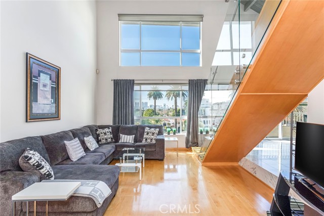 Detail Gallery Image 1 of 1 For 221 S Gale Dr #405,  Beverly Hills,  CA 90211 - 2 Beds | 2 Baths