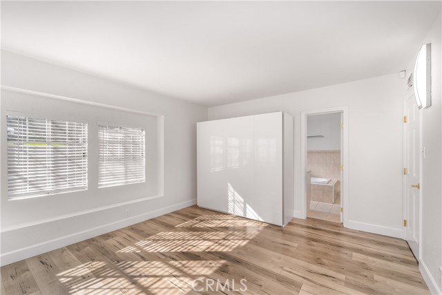 Detail Gallery Image 11 of 26 For 21711 Mulholland, Woodland Hills,  CA 91364 - 4 Beds | 2 Baths