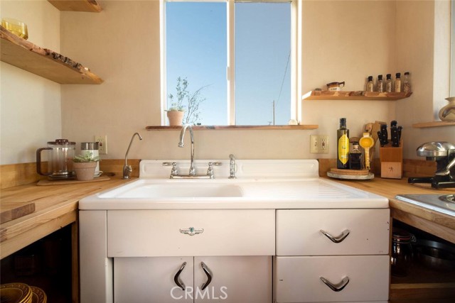 Detail Gallery Image 8 of 65 For 3535 Olympic Rd, Joshua Tree,  CA 92252 - 1 Beds | 2 Baths