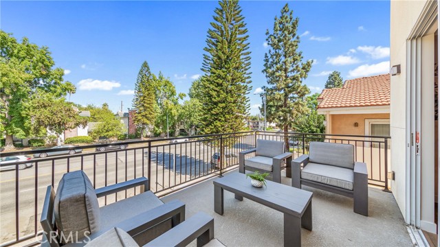 Detail Gallery Image 15 of 26 For 17158 Chatsworth St #1,  Granada Hills,  CA 91344 - 3 Beds | 2/1 Baths