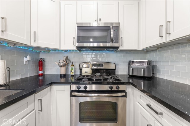 Detail Gallery Image 9 of 53 For 430 E Spruce #65,  Inglewood,  CA 90301 - 2 Beds | 2/1 Baths