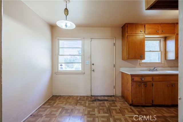 Detail Gallery Image 6 of 15 For 2122 Magnolia Ave, Santa Ana,  CA 92707 - 3 Beds | 1 Baths